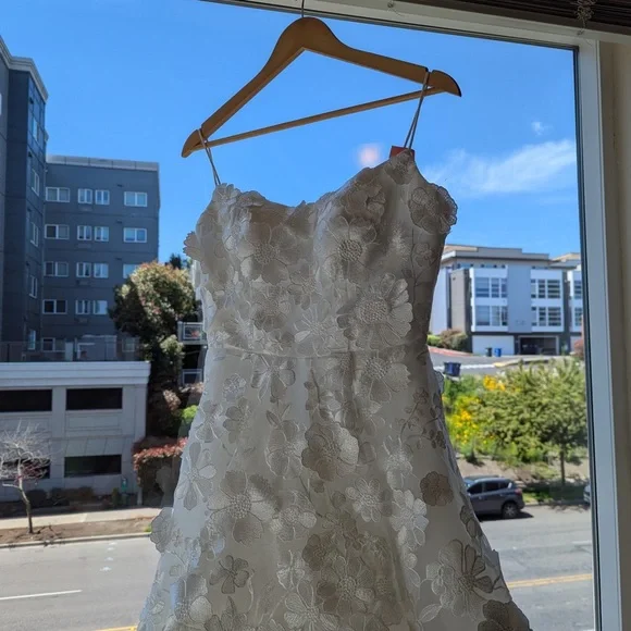 UNTAMED PETALS BY AMANDA JUDGE White Floral Wedding Dress - Picture 6 of 6